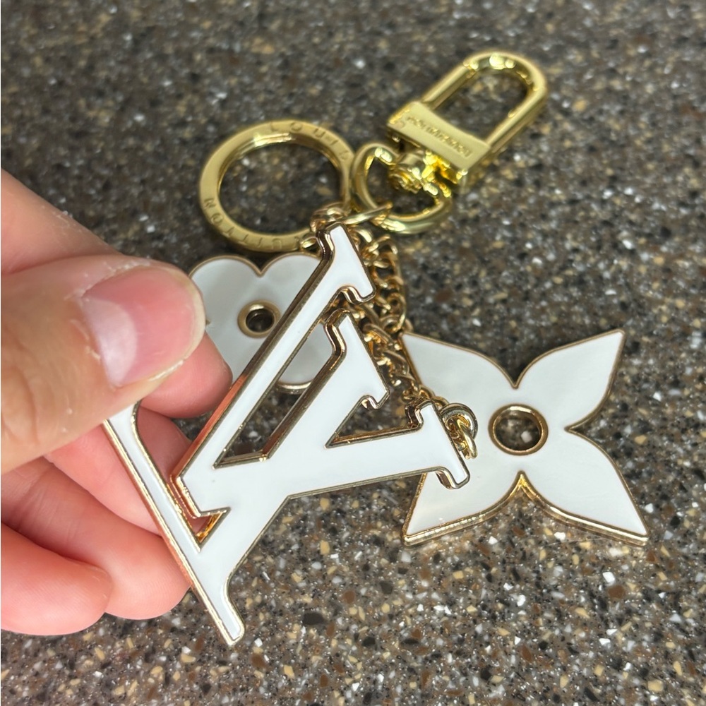 Louis Vuitton Gold and white Key Holder - Picture 2 of 3